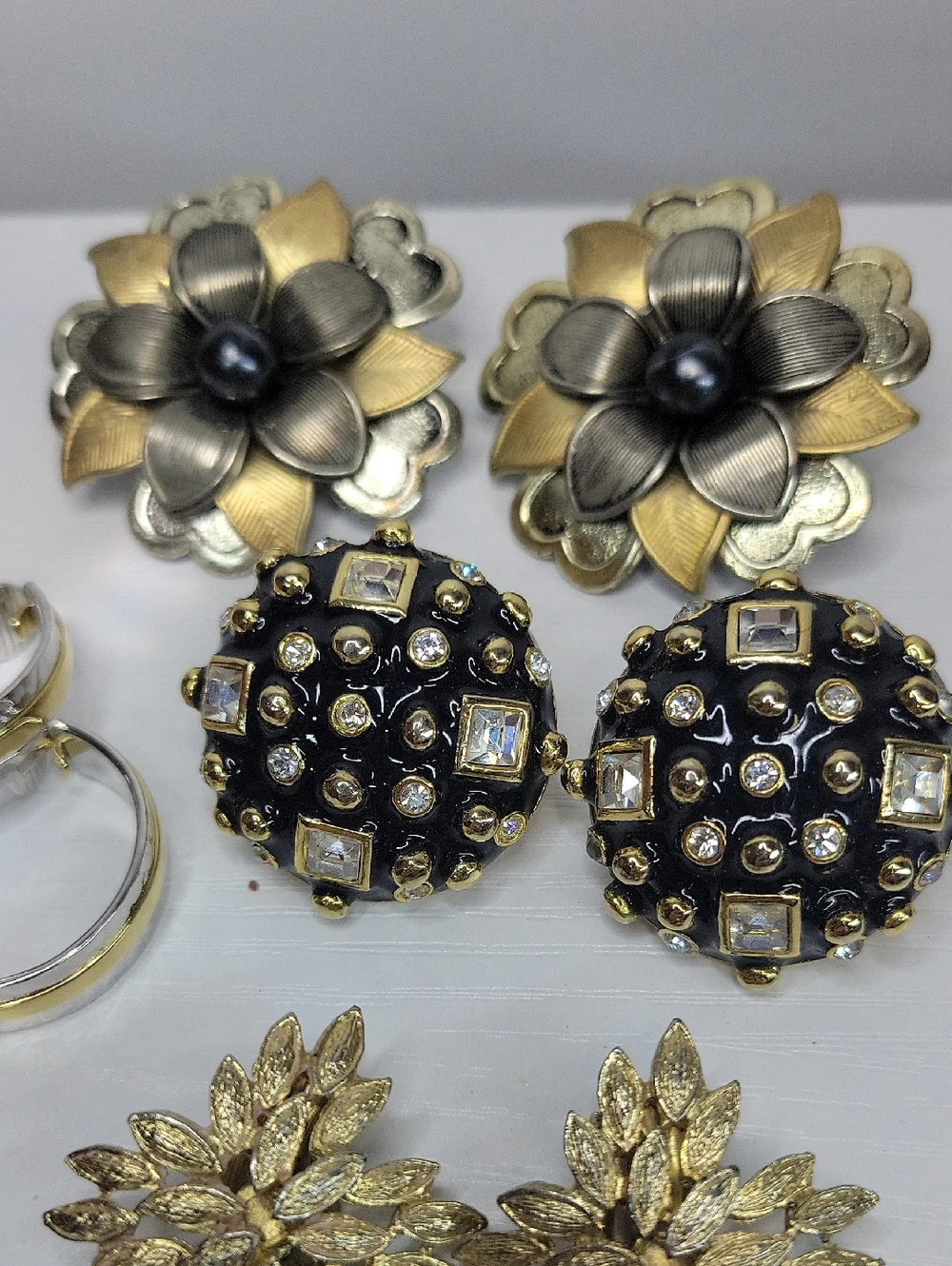 Vintage Clip On Earring Bundle - Picture 4 of 5